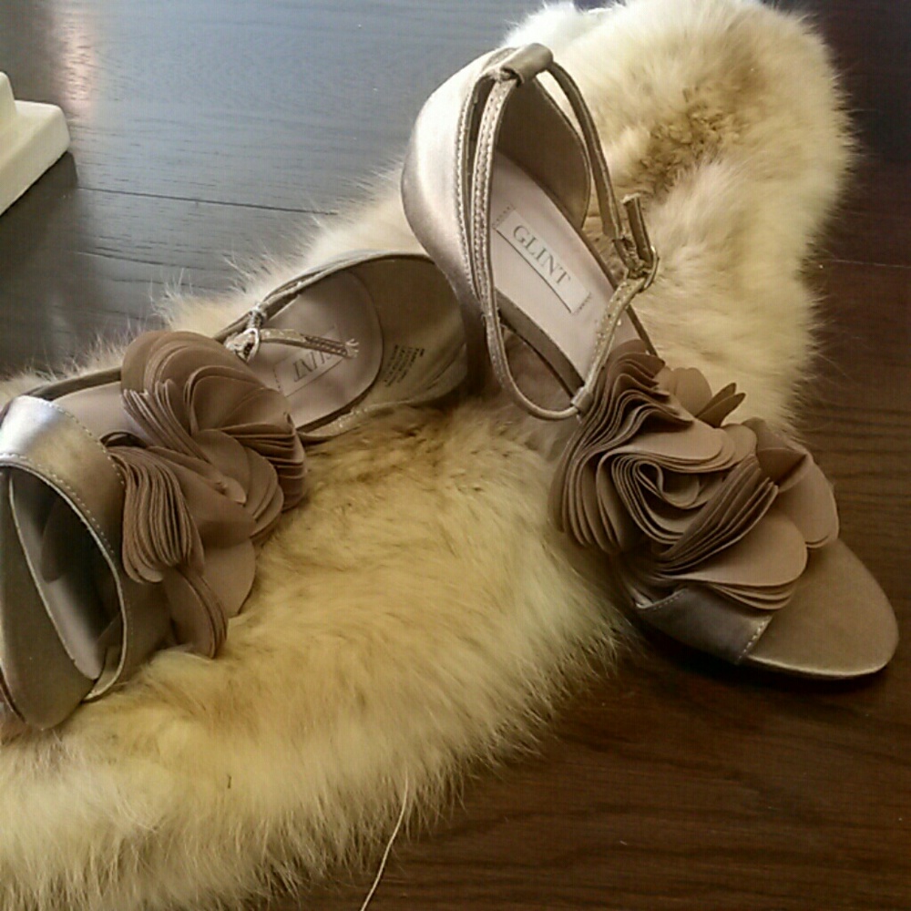 Glint heels new 6 med